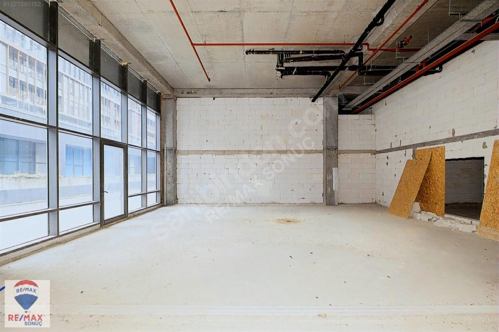 Selenium Retro Projesinde 750 m² Net Satılık Dükkan